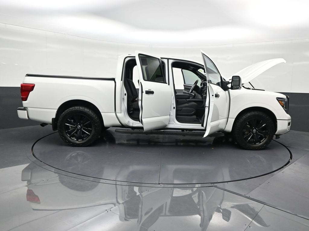 2023 Nissan Titan SV