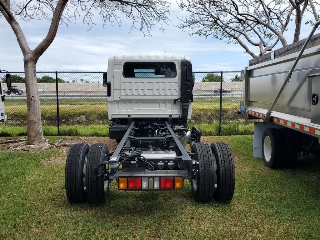 2025 Chevrolet Low Cab Forward 5500 XD Base