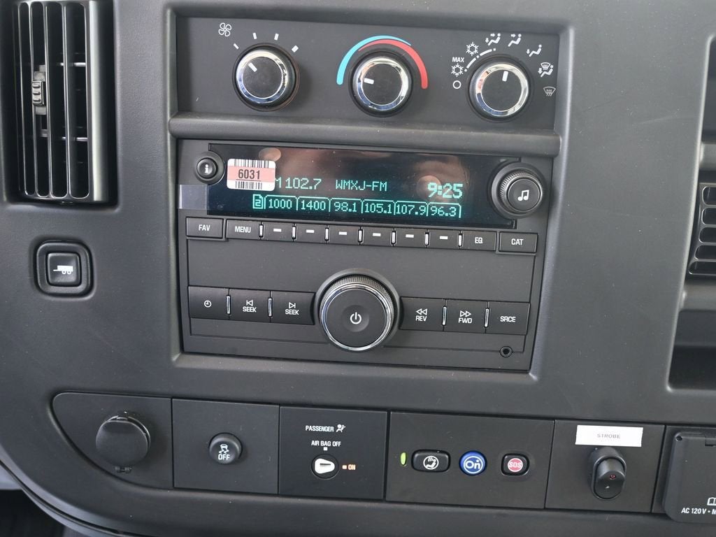 2025 Chevrolet Express Cutaway 3500 1WT