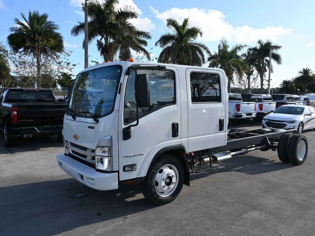 2025 Chevrolet Low Cab Forward 4500 HG Base