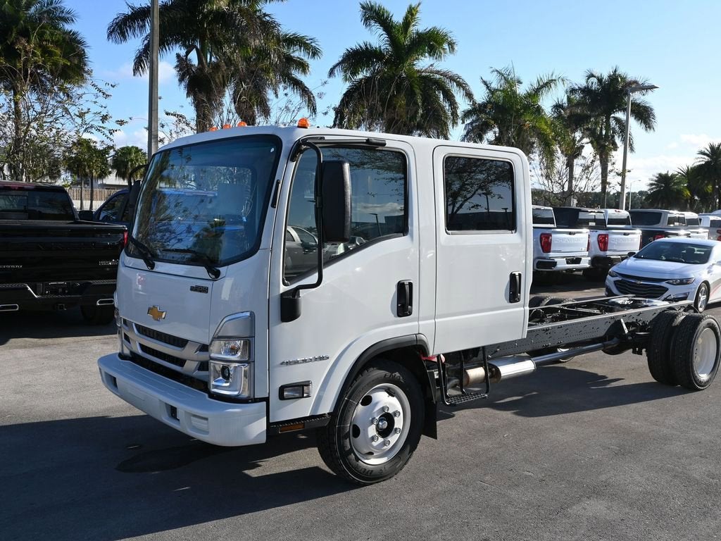2025 Chevrolet Low Cab Forward 4500 Base