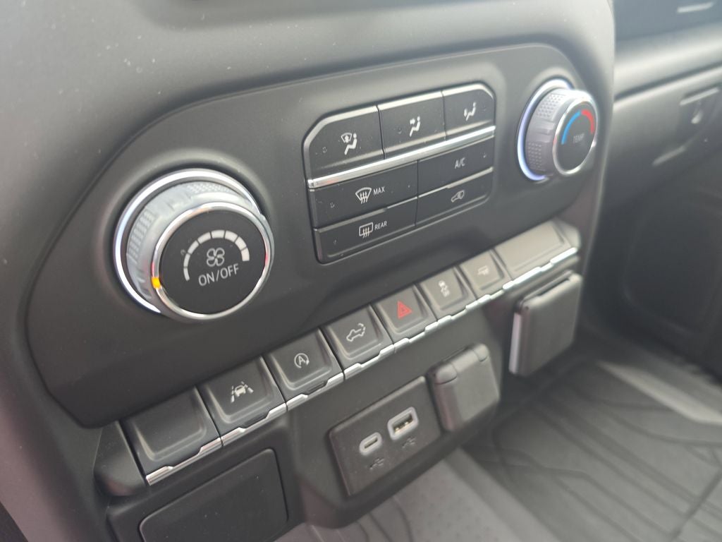 2024 Chevrolet Silverado 1500 Custom